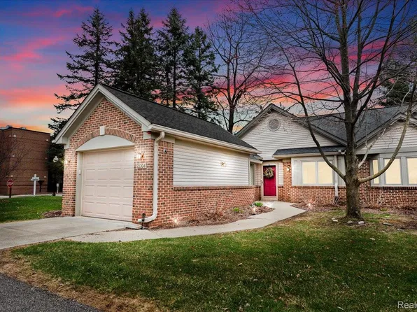 21304 Juniper Ct #69, Farmington, MI 48336