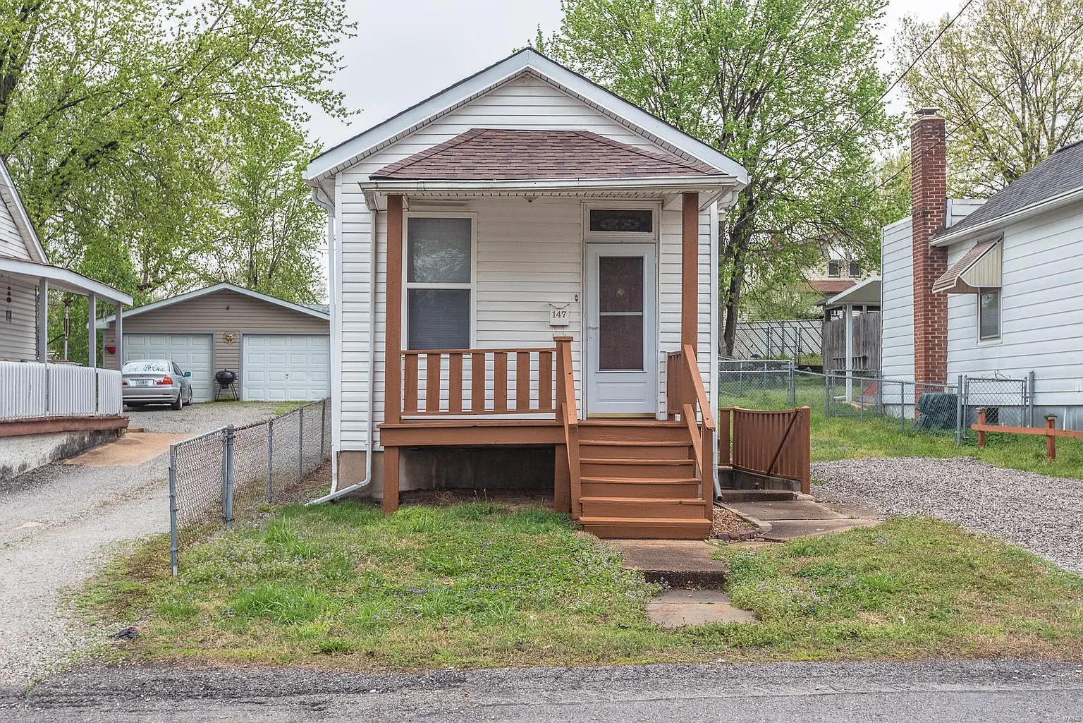 147 W Felton Ave photo 1