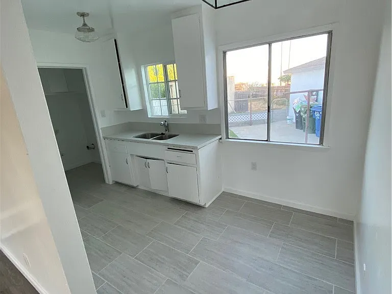 257 W 17th St — Photo 3