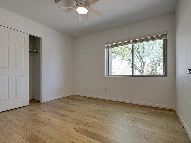 1945 E Velvet Dr — Photo 28