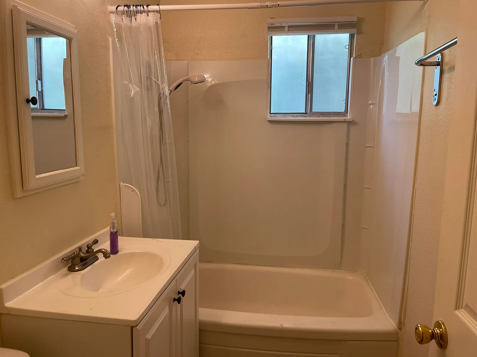 2 bed, $1,000 — Photo 4