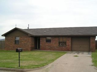 2305 S 30th St, Chickasha, OK 73018