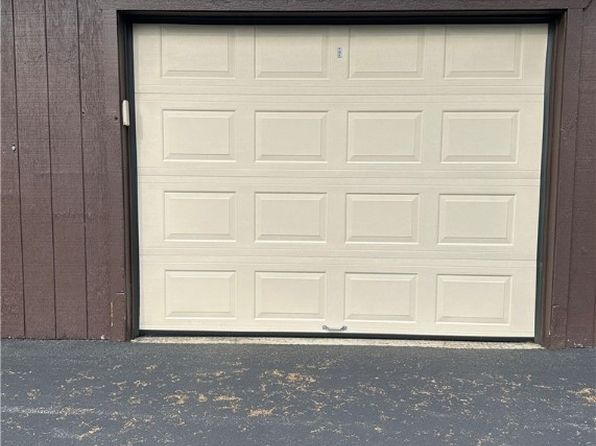 4421 Clark St APT 1C, Hamburg, NY 14075