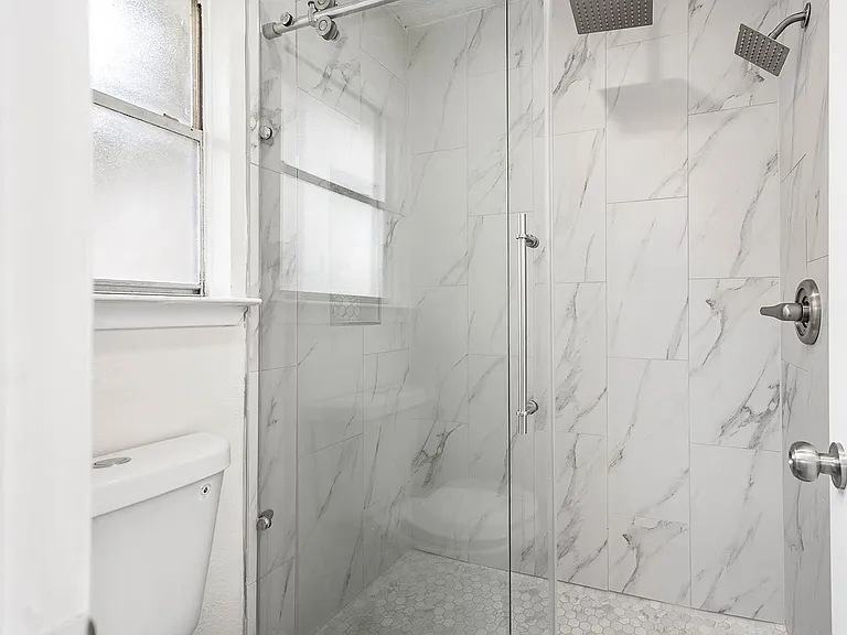 6526 Lynngate Dr — Photo 15