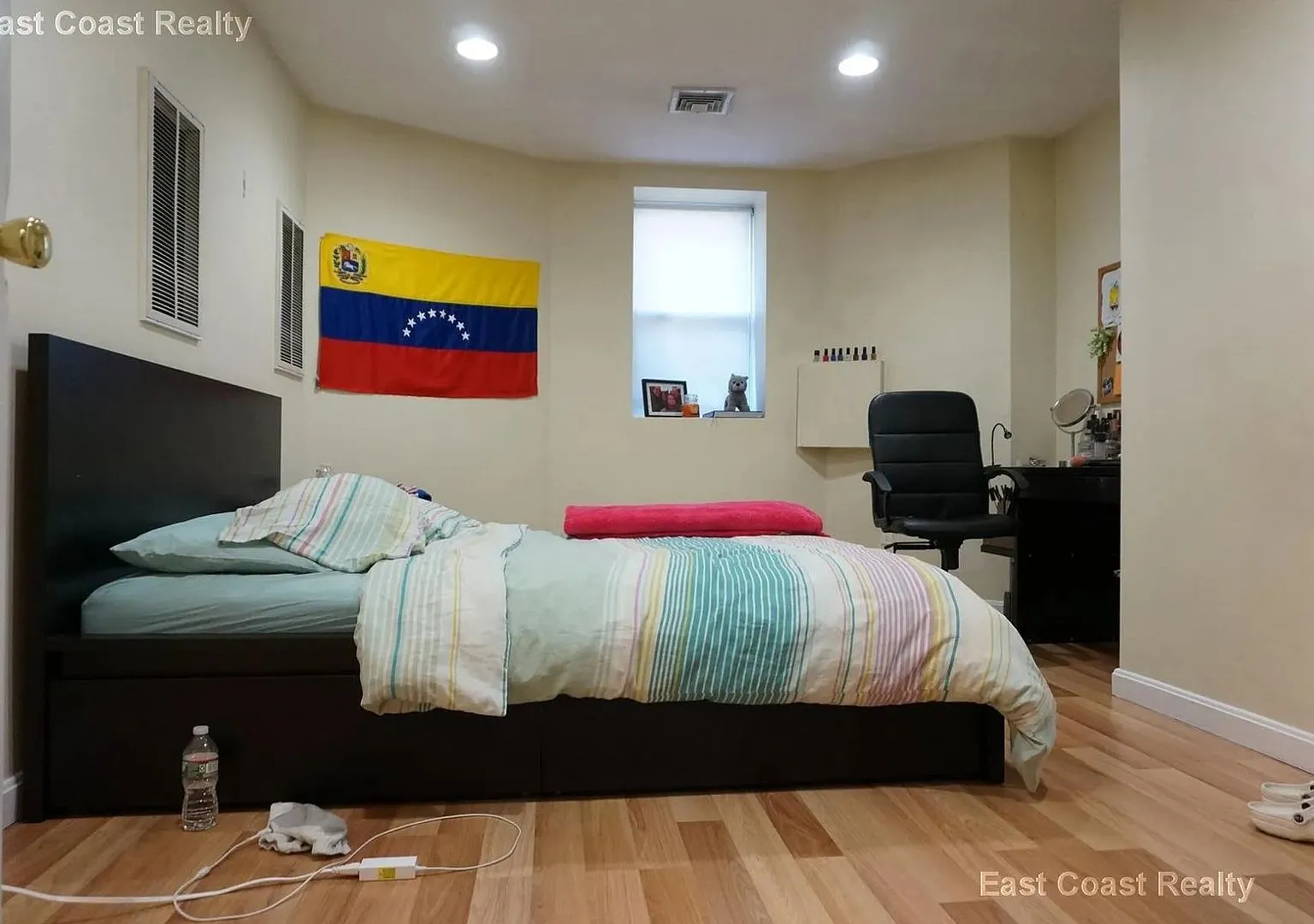 3 bed + 2 bath Duplex — Photo 4