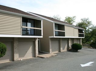 19 Hillside Dr, Clinton, NJ 08809