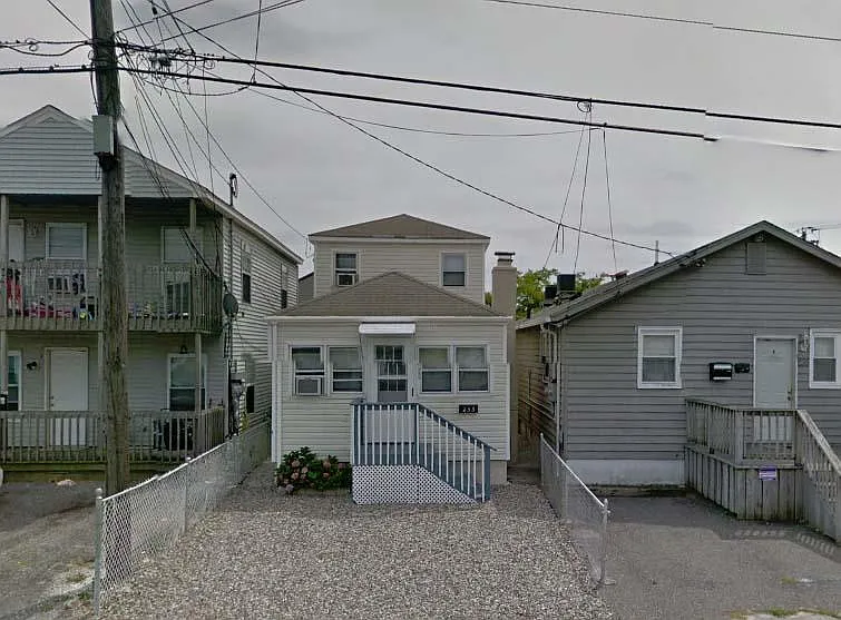 233 Grant Ave photo 1