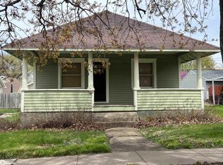 307 5th Ave E, Oskaloosa, IA 52577