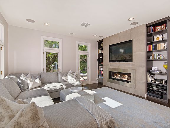 3rd image of 425 W Dickens Ave APT I