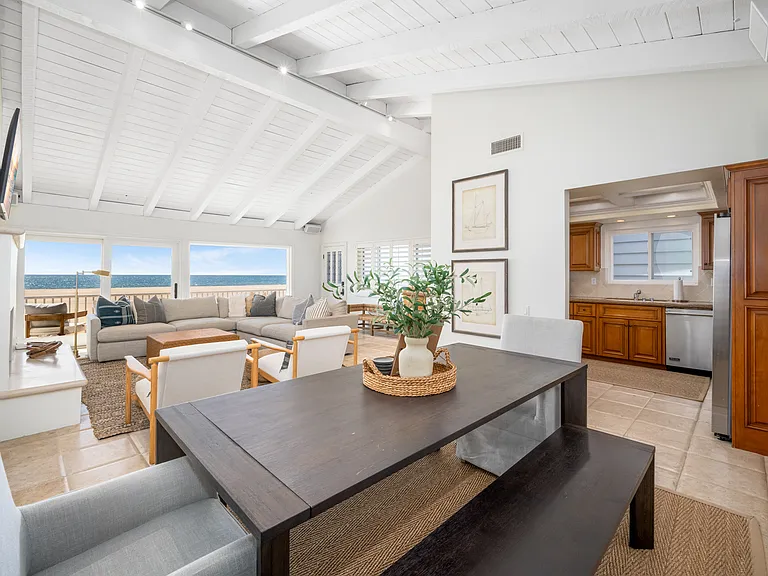 1706 W Oceanfront — Photo 4