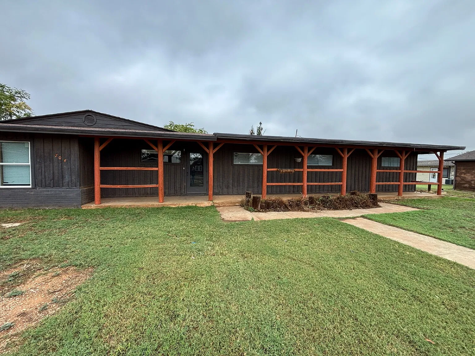 3 bed, 2.0 bath, 1000 sqft, $1,300 — Photo 1