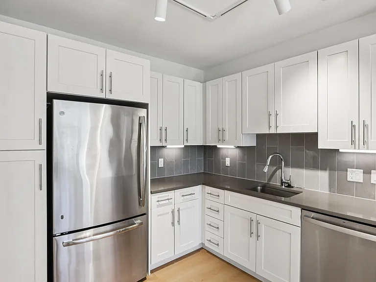 Park77 Apartments — Photo 29