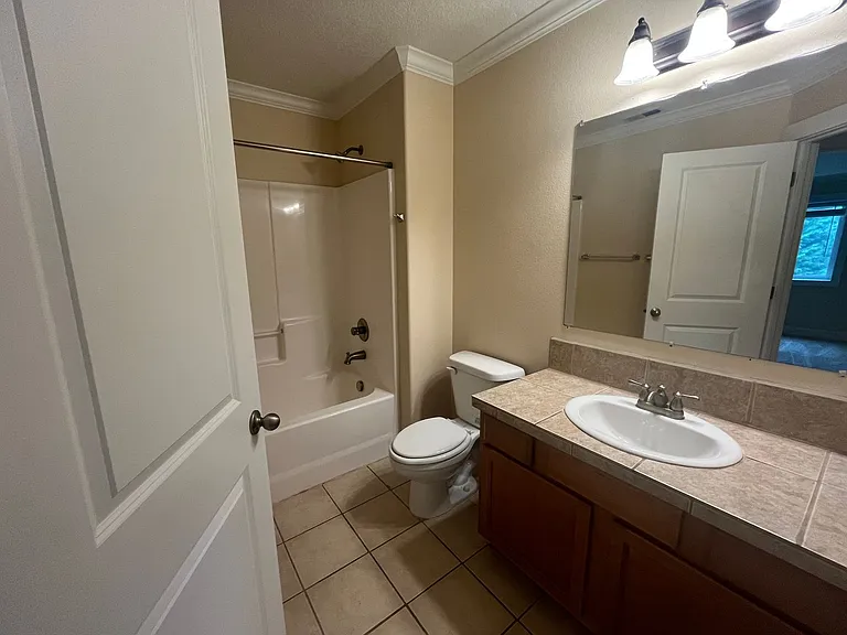 1242 SE Roberts Ave — Photo 12