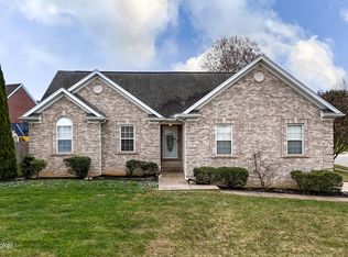 6524 Brook Valley Dr, Louisville, KY 40228