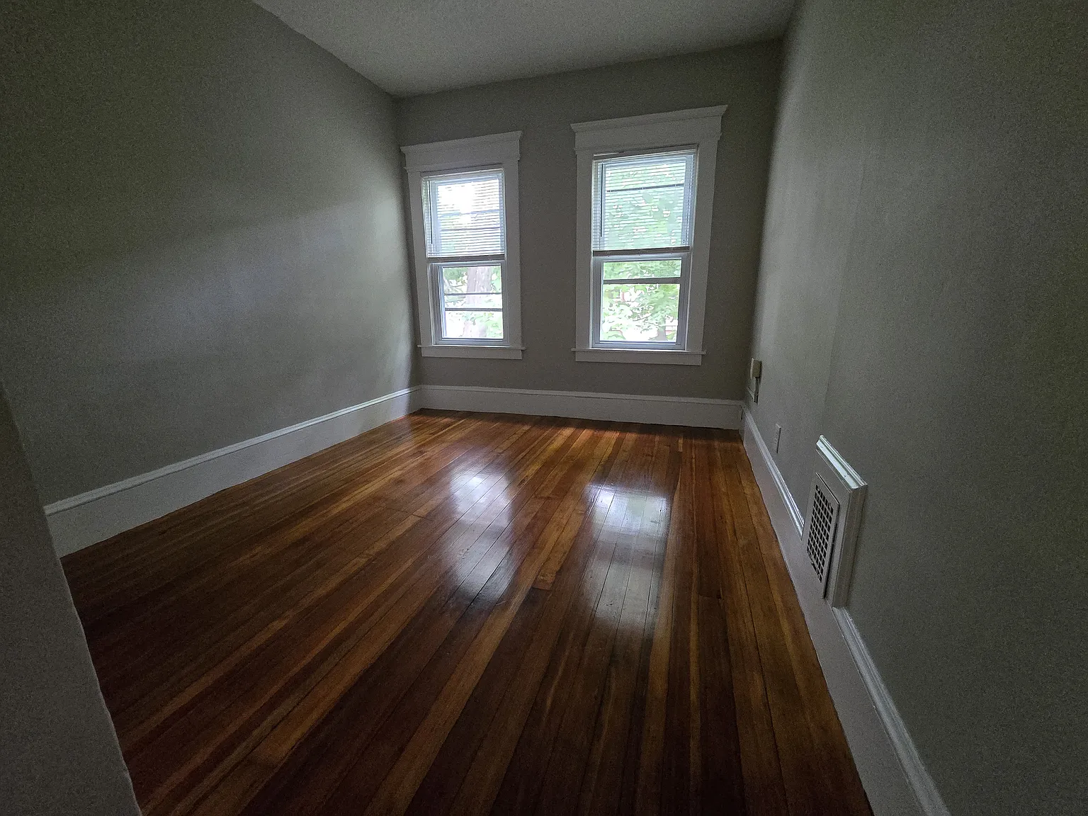 47 Hollywood St — Photo 2