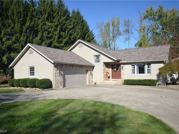3805 Lake Vista Rd, Akron, OH 44319