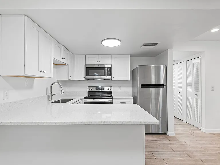 555 62nd St S #103 — Photo 7