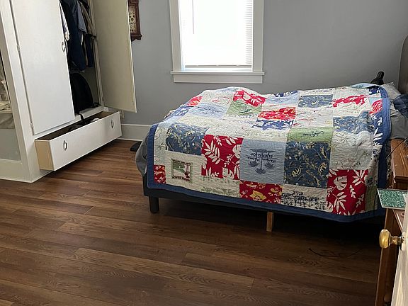 Bedroom, queen size bed, you can buy the mattress.
