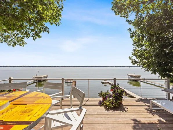 1517 N Shore Dr, Clear Lake, IA 50428