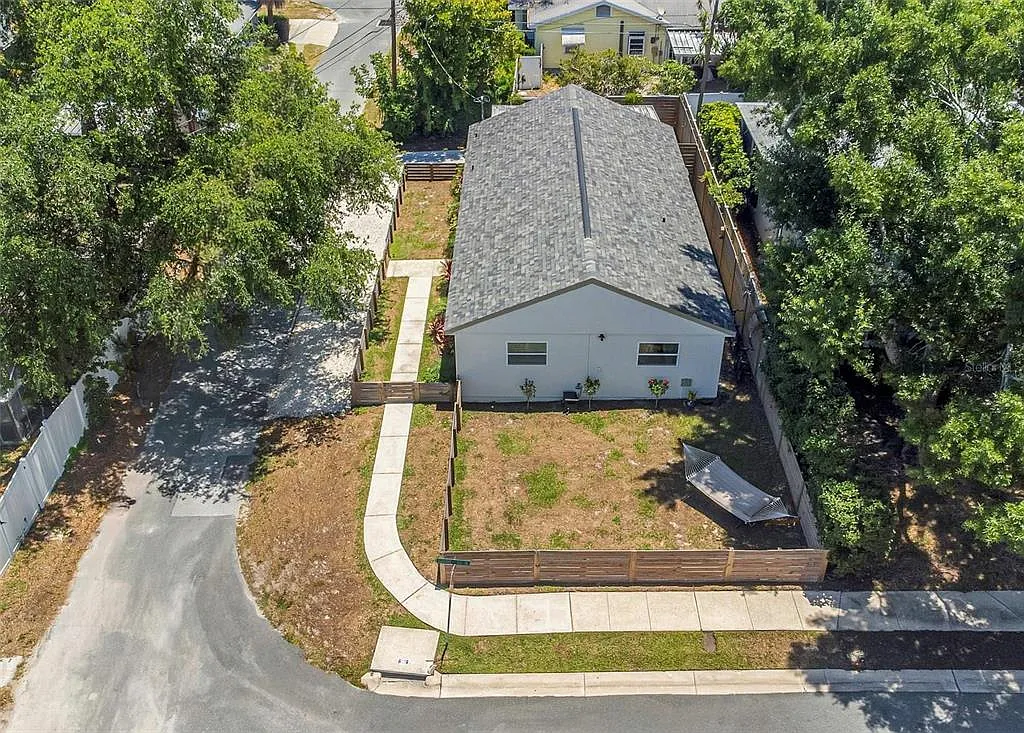3 bed, 2.0 bath, 1353 sqft, $3,500 — Photo 4