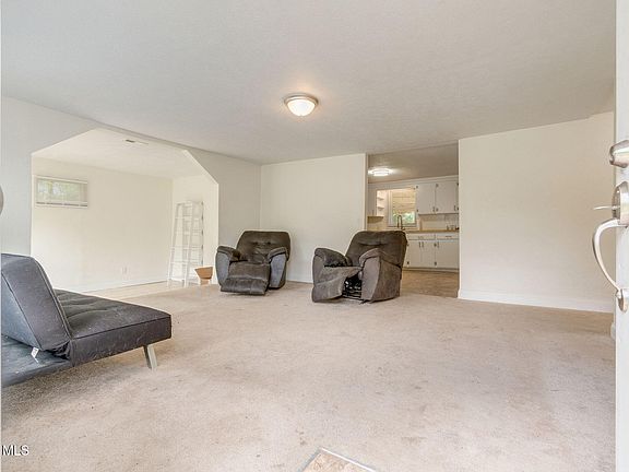 4th image of 610 Reno St
