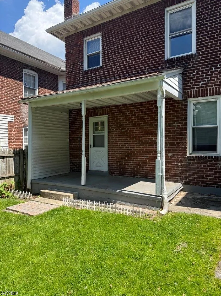 2 bed, 1.5 bath, $2,000 — Photo 4