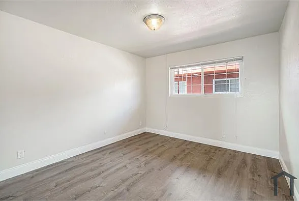 2 bed, 850 sqft, $2,385 — Photo 2