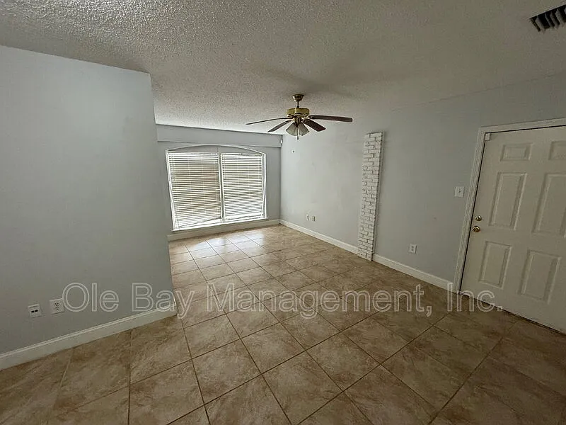 Studio, 2.0 bath, $1,350 — Photo 2