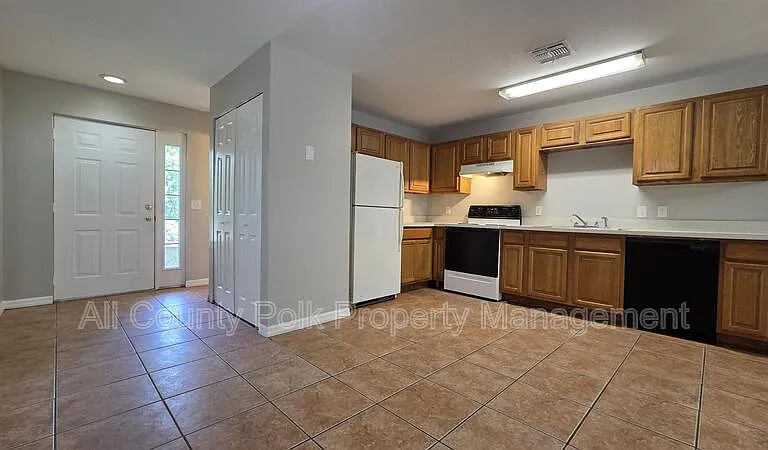 1210 Fairway Dr — Photo 2