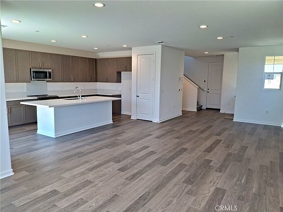 4th image of 31309 Sutherland Pass Way