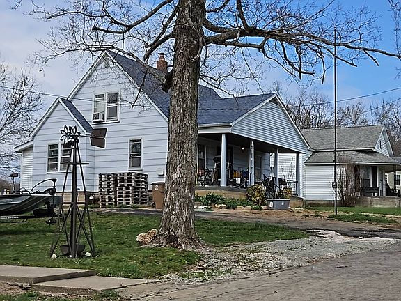 3rd image of 802 Marshall St