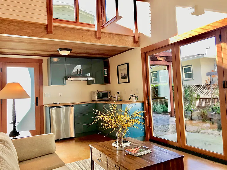 1629 Posen Ave #B — Photo 3
