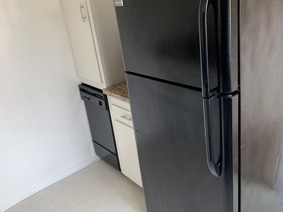 2nd image of 127 6th St APT 4