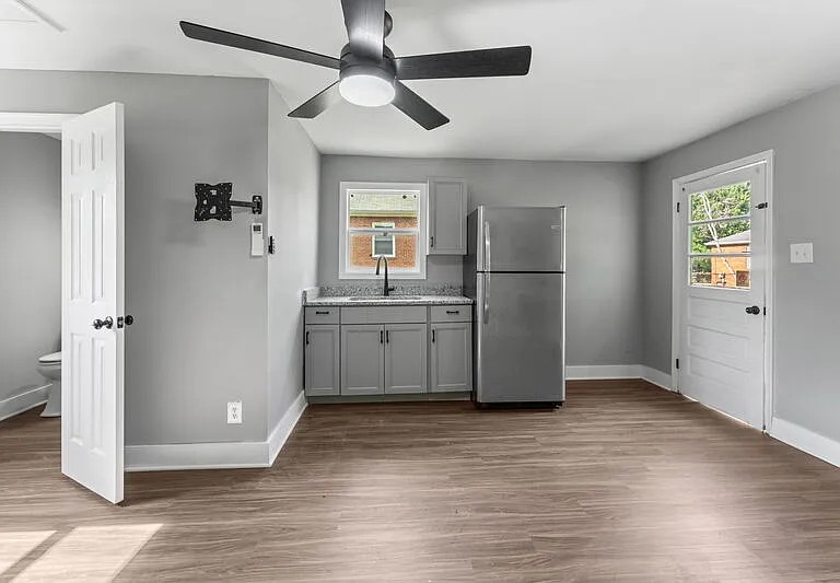 2501 Williams St — Photo 8