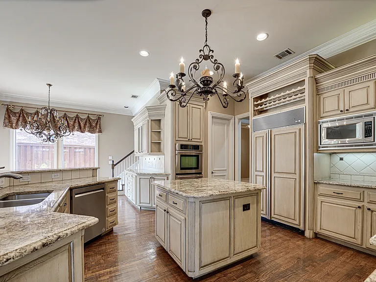 5004 Castle Creek Ct — Photo 13