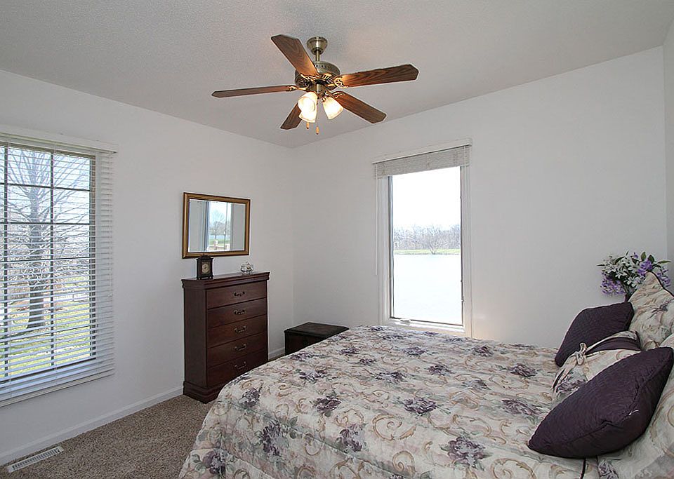 2nd image of 19 Lakeridge Trl