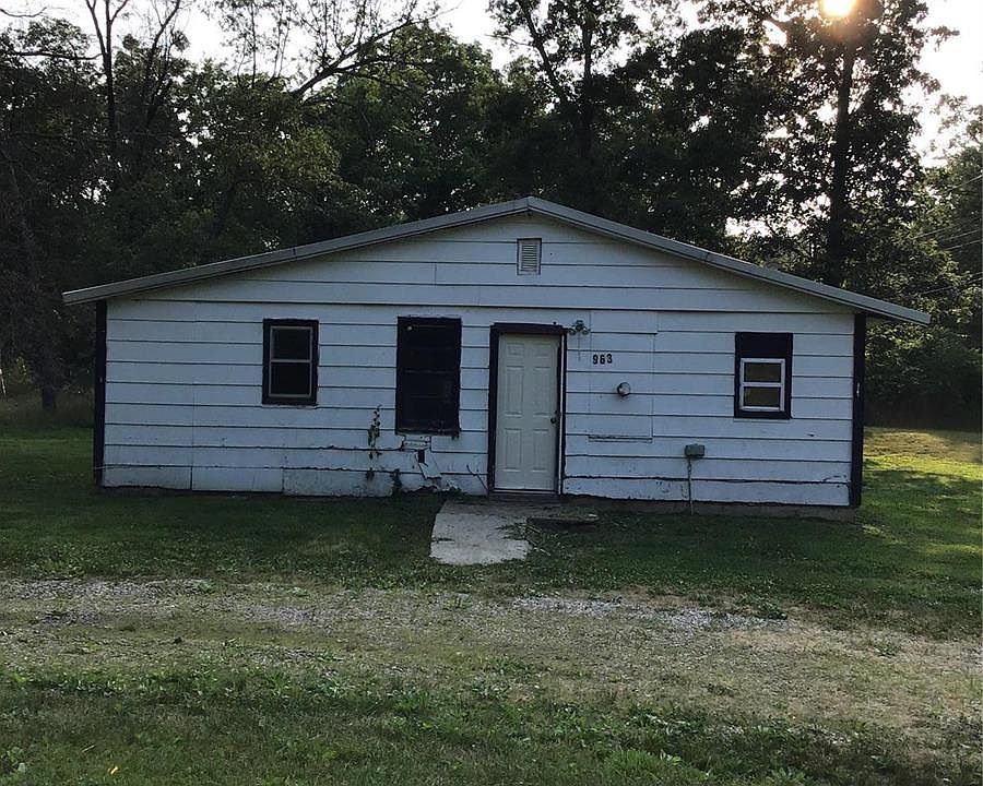 2nd image of 963 W Lakeshore Dr