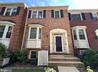 13 Carriage House Cir, Alexandria, VA 22304