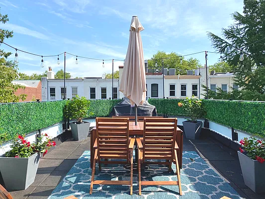 Rented by Compass | media 33