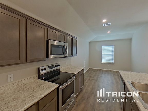 5th image of 2140 Tulipwood Dr