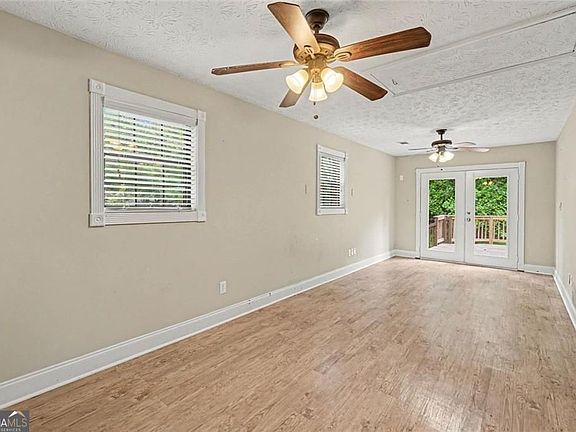 5th image of 415 Grist Mill Dr