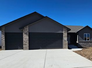 1911 S Lynnrae St, Wichita, KS 67207