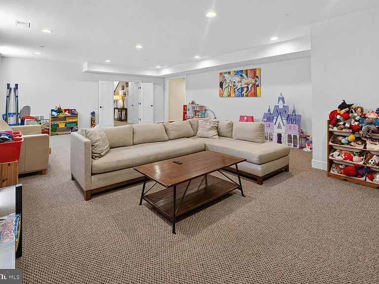 6106 Swansea St — Photo 35