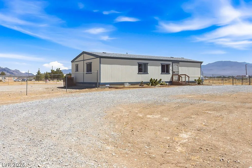 3 bed, 2.0 bath, 1140 sqft, $1,500 — Photo 3