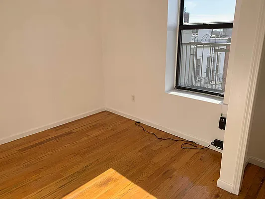 Rented by Premier Metro Realty Corp | media 46