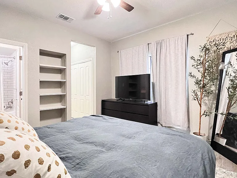 1908 San Antonio St #202 — Photo 8