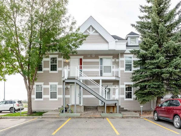 103 N Strathaven Dr #315, Strathmore, AB T1P 1W3