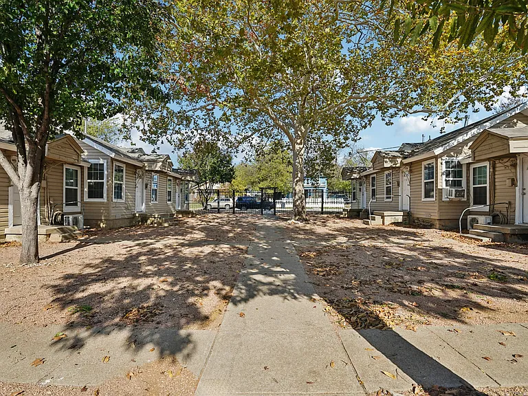 Sycamore Creek Apartments — Photo 1