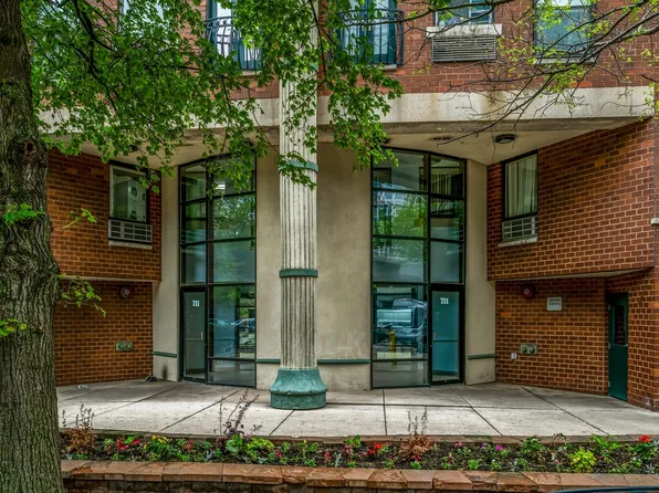 711 W Gordon Ter APT 524, Chicago, IL 60613