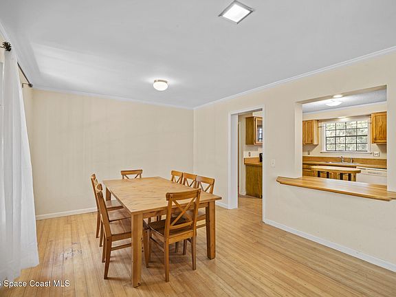 5th image of 325 E Hall Rd